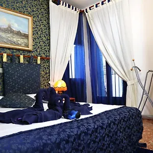 venice-rainbow-apartment-rialto.hotelslidodijesolo.com/