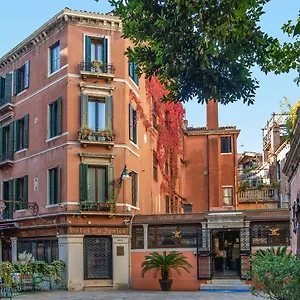 La Fenice Et Des Artistes *** Veneza